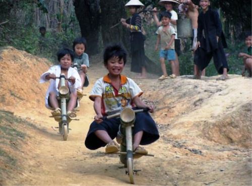 Le moyen spécial de transport des enfants du Nord Vietnam